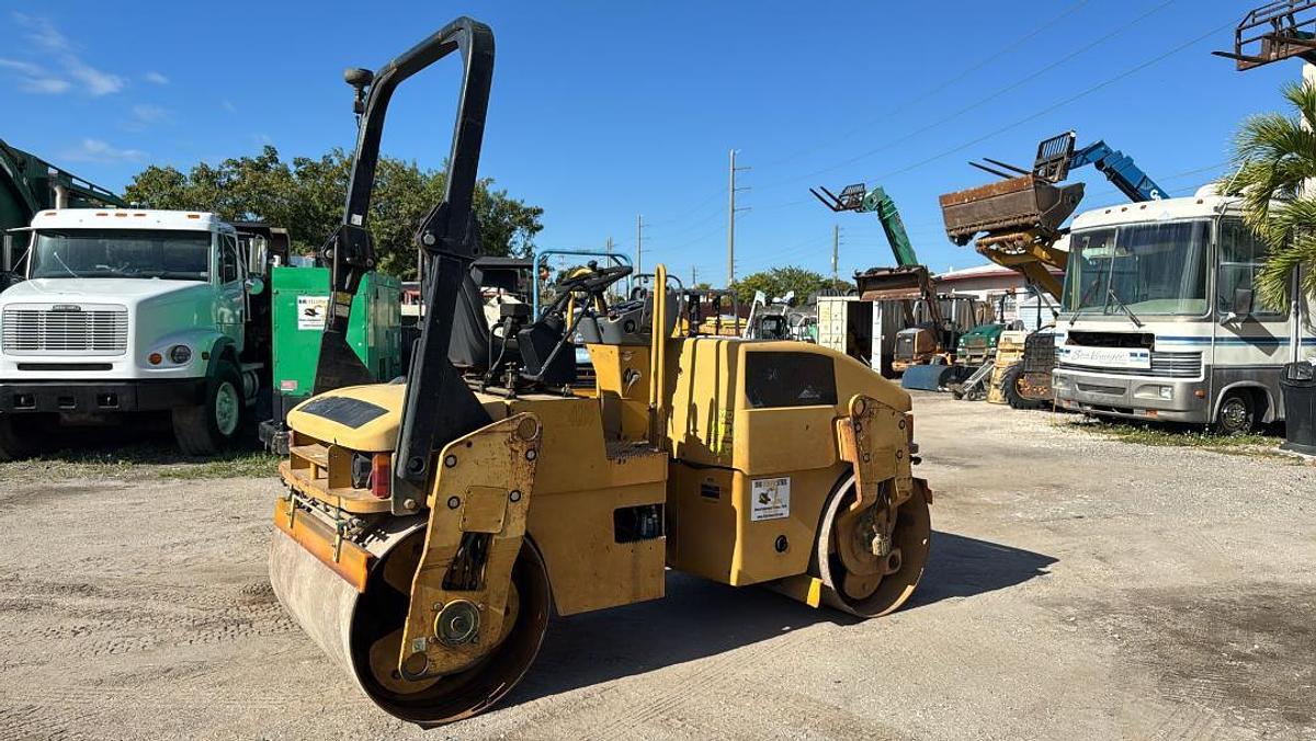 Used 2010 CATERPILLAR CB34 