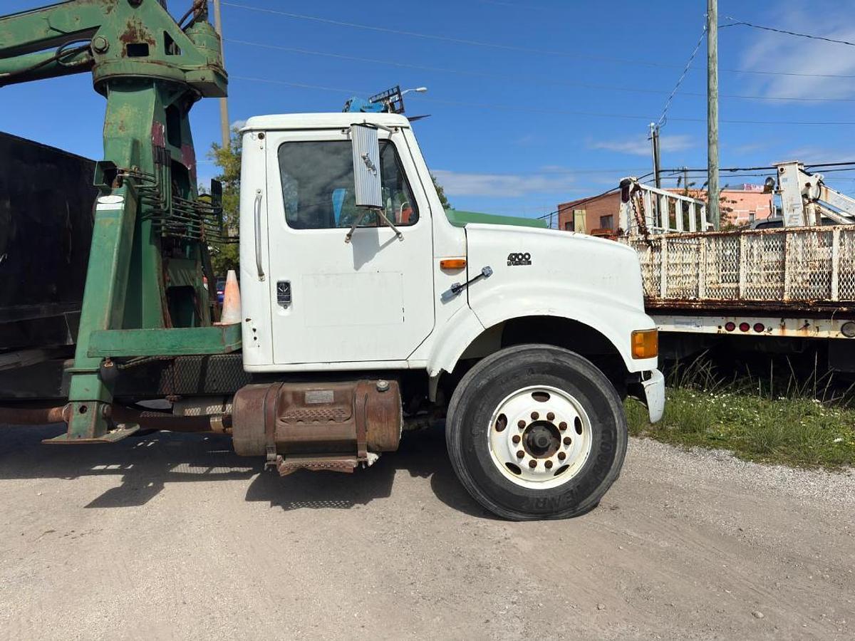 Used 2000 INTERNATIONAL 4700 GRAPPLE 