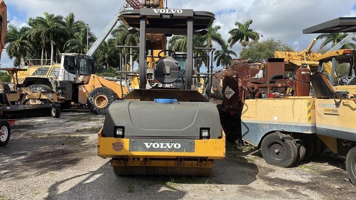 Used 2014 VOLVO DD110B