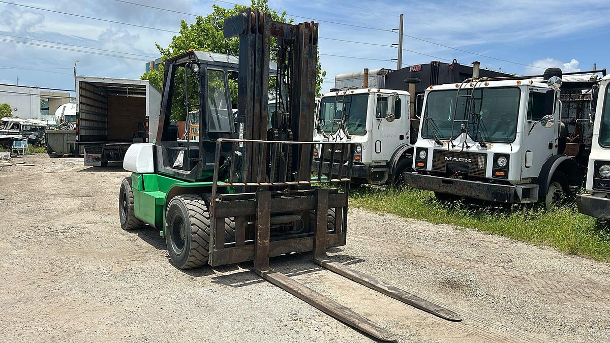 Used 2010 TOYOTA 5FD70 FORKLIFT 
