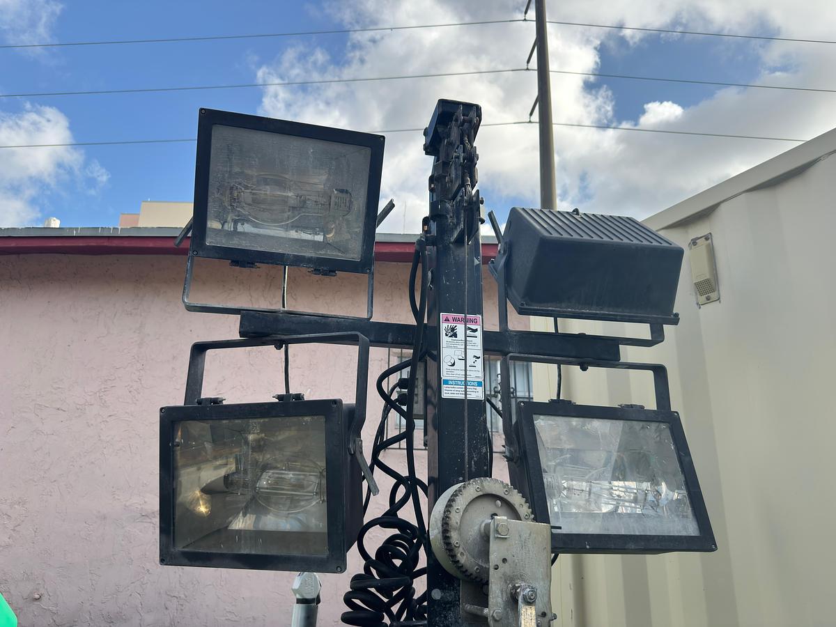 Used 2017 GENIE RL4 LIGHTING TOWER