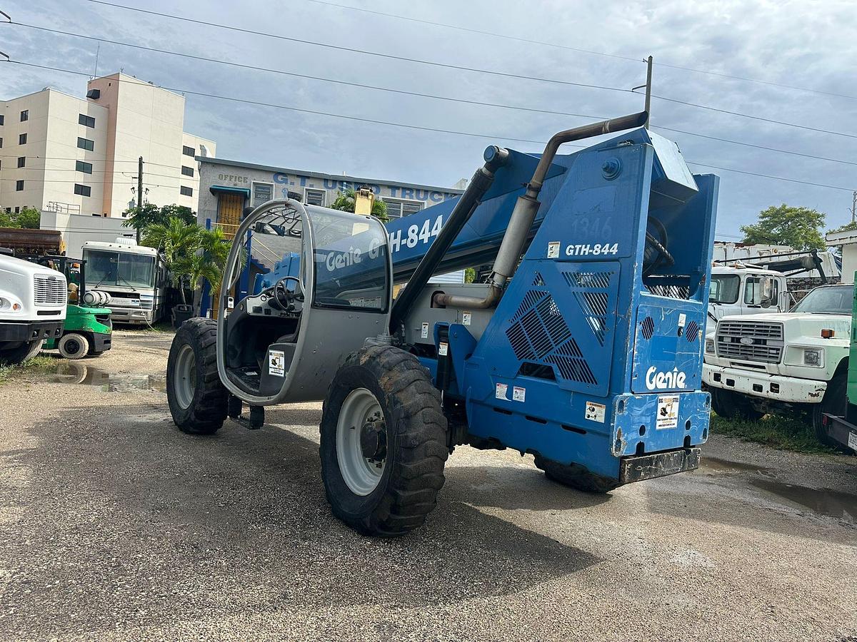 Used 2010 GENIE GTH-844 TELESCOPIC FORKLIFT 
