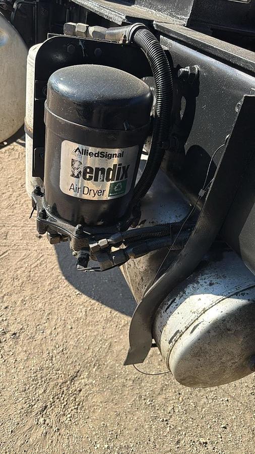 Used 1998 MACK RD688S