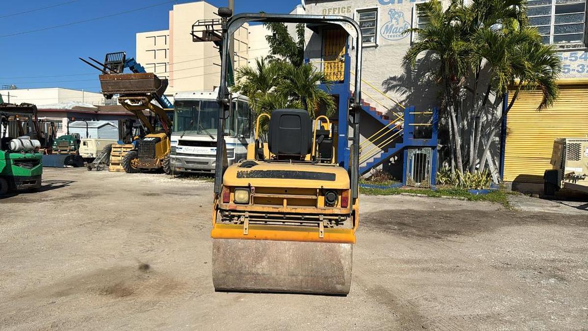 Used 2010 CATERPILLAR CB34 