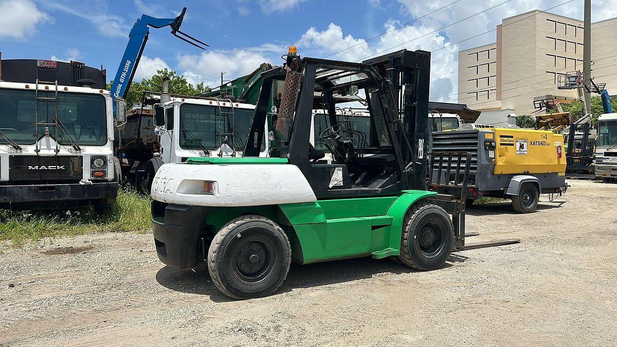 Used 2010 TOYOTA 5FD70 FORKLIFT 