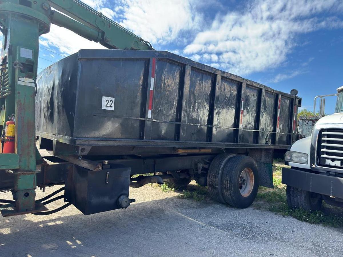 Used 2000 INTERNATIONAL 4700 GRAPPLE 