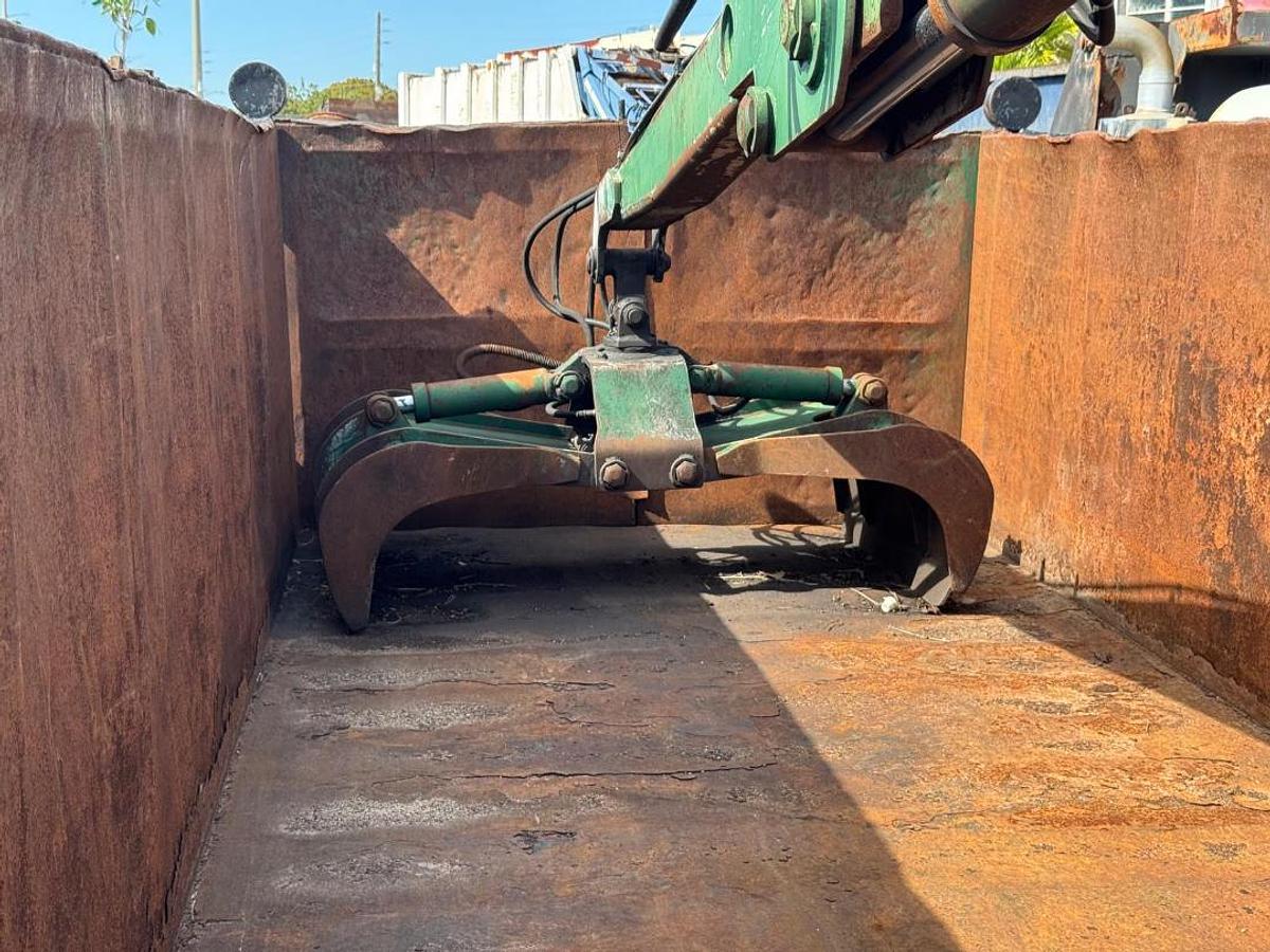 Used 2000 INTERNATIONAL 4700 GRAPPLE 