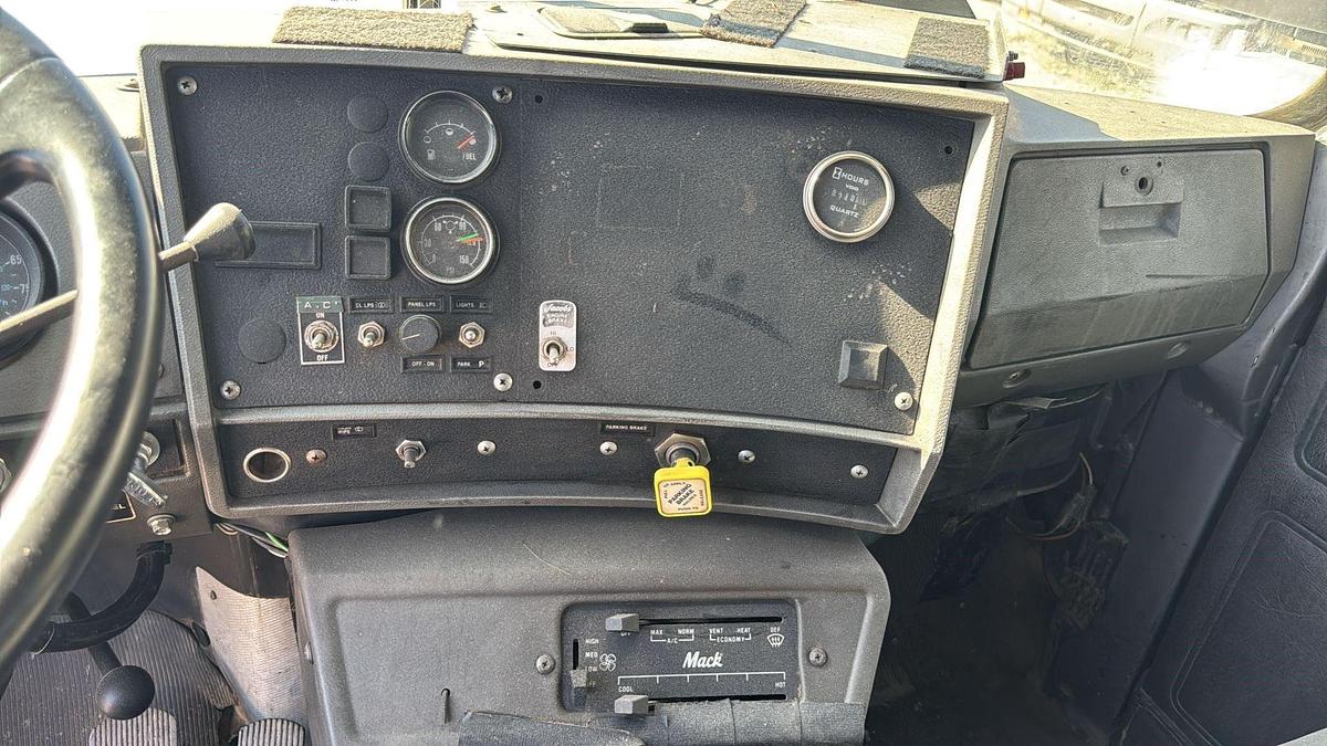 Used 1998 MACK RD688S