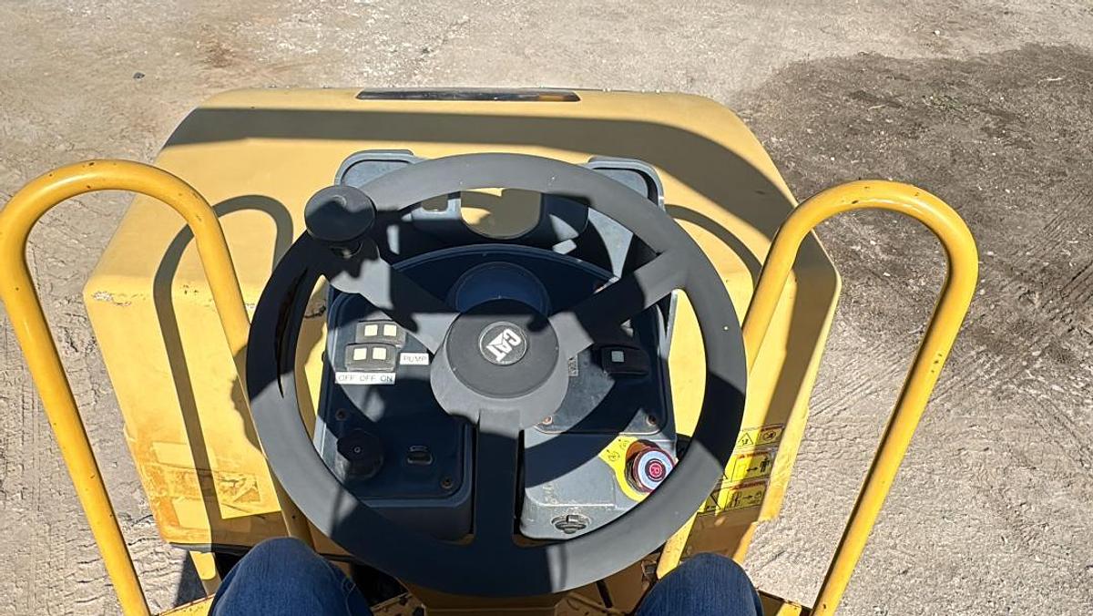 Used 2010 CATERPILLAR CB34 