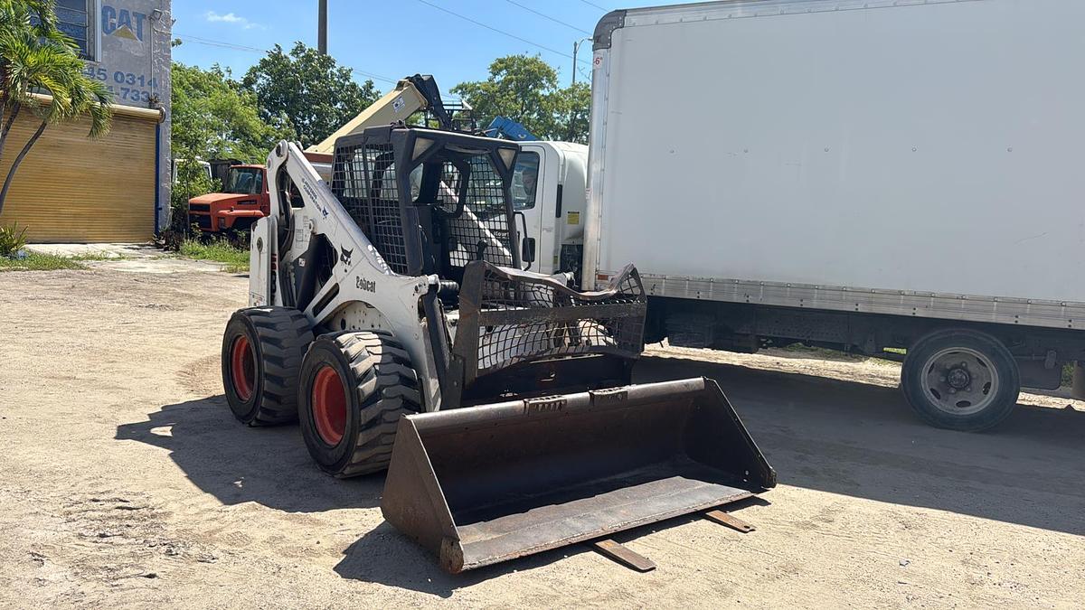 Used 2001 BOBCAT 883 SKIDSTEER LOADER