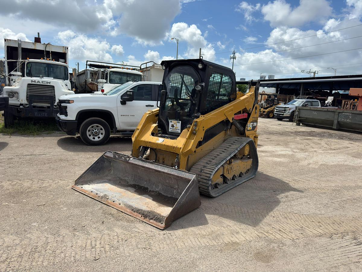 Used 2017 CATERPILLAR 259D TRACK STEER