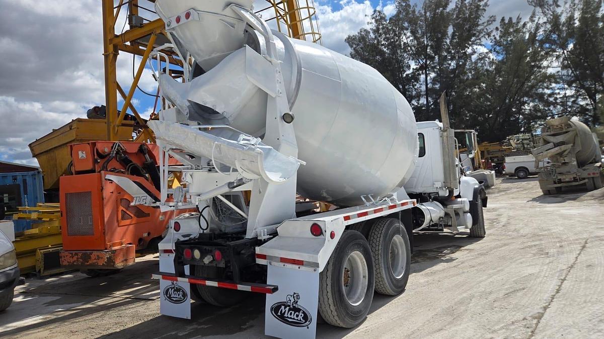 Used 2003 MACK CV713 REAR MIXER