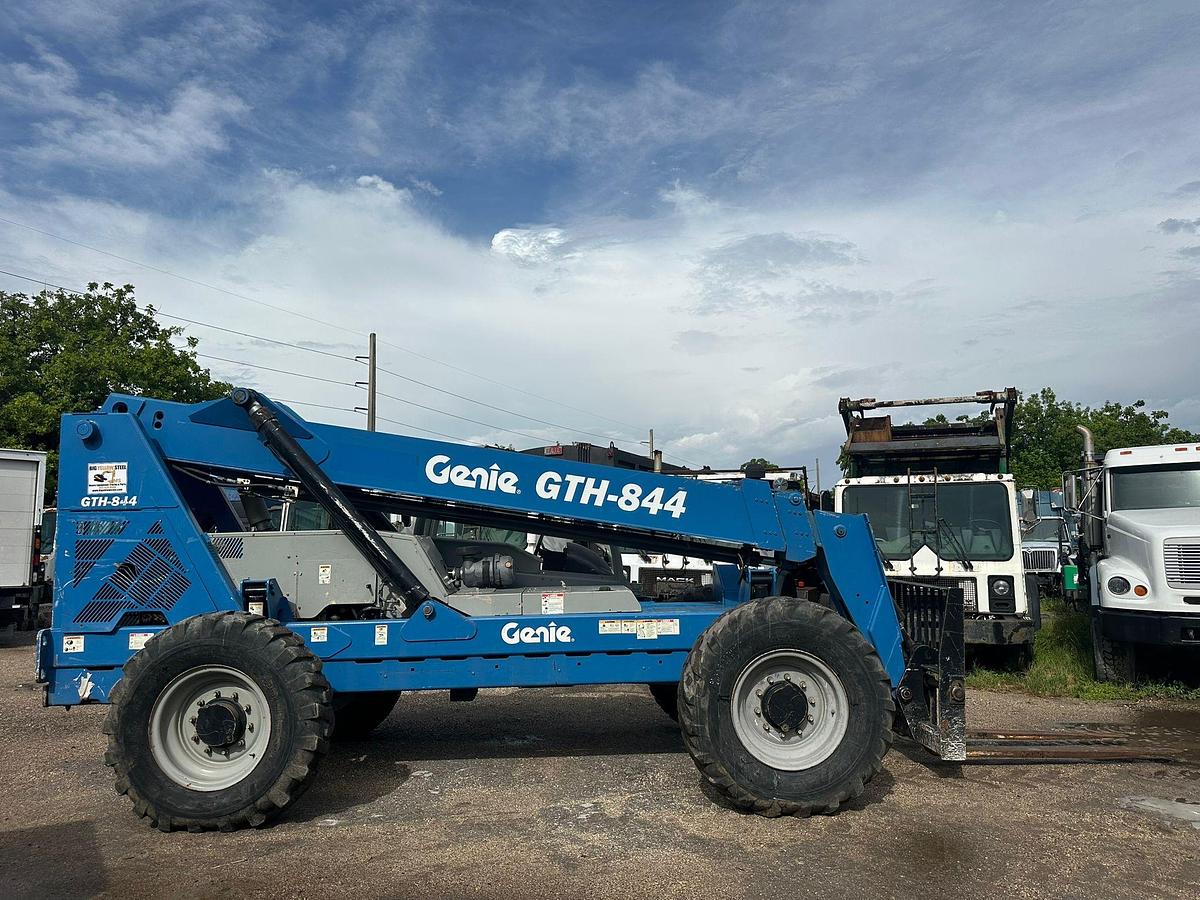 Used 2010 GENIE GTH-844 TELESCOPIC FORKLIFT 