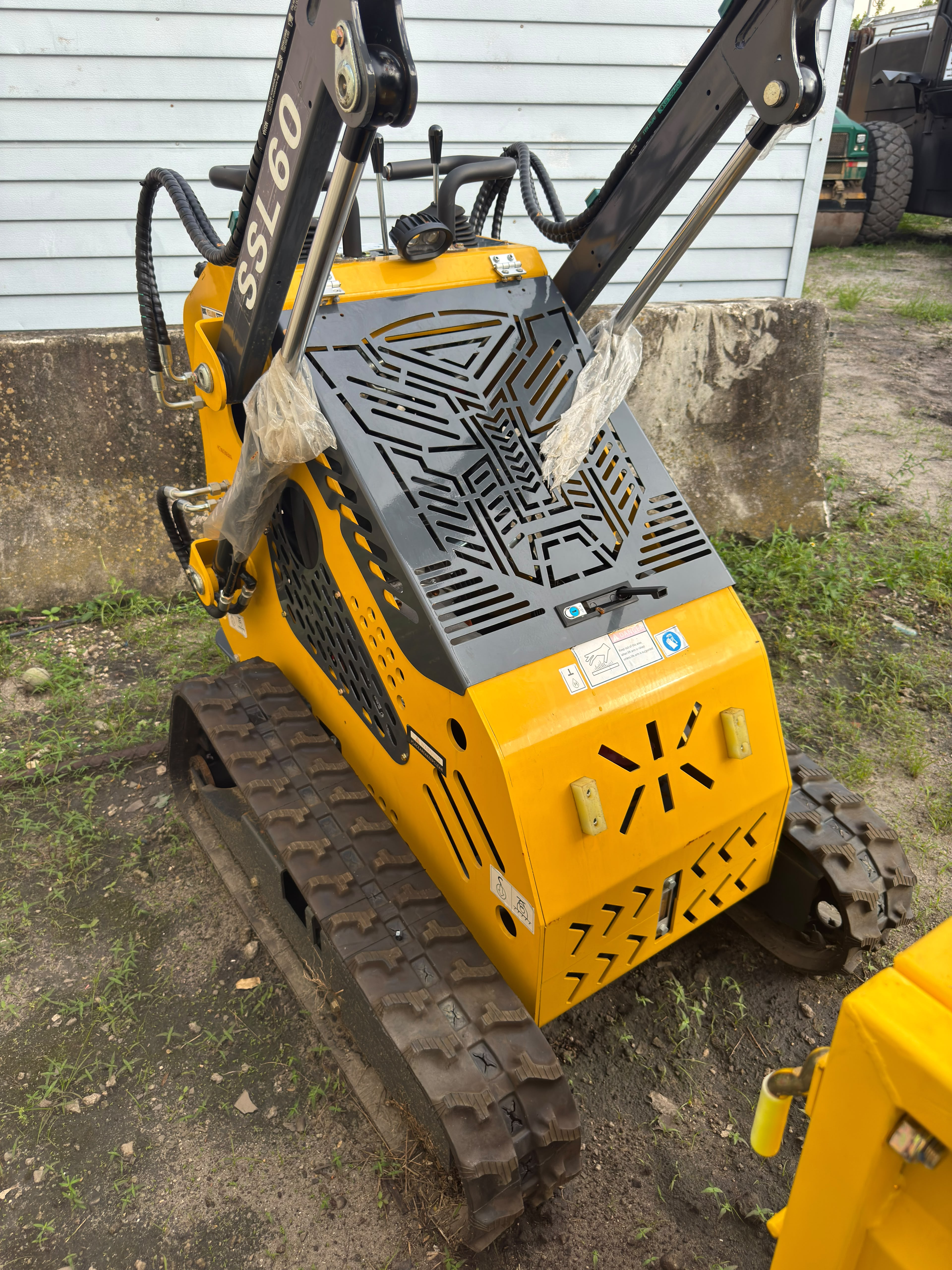 NEW SSL60 TRACK SKIDSTEER LOADER