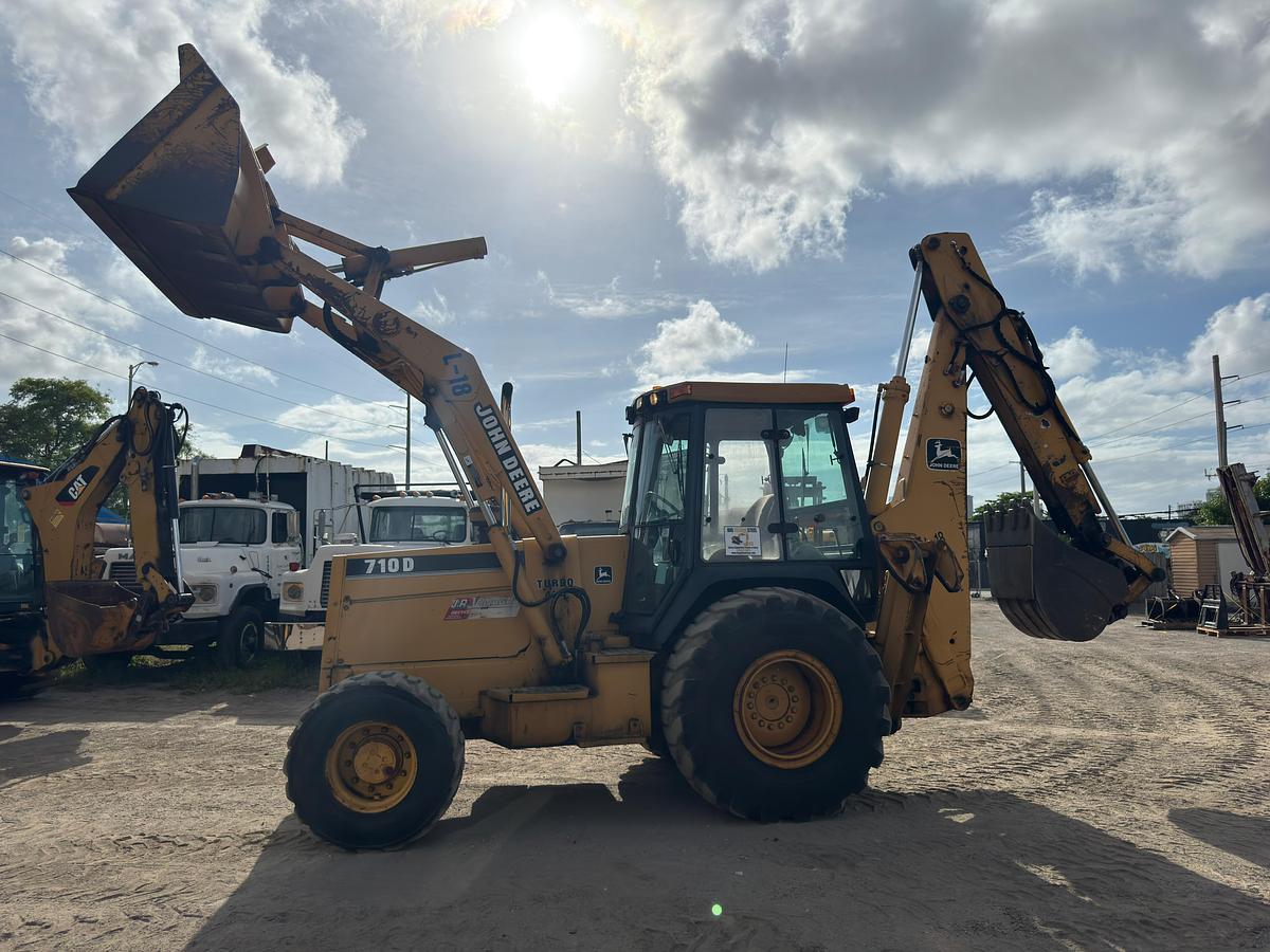 Used 2000 JOHN DEERE 710D