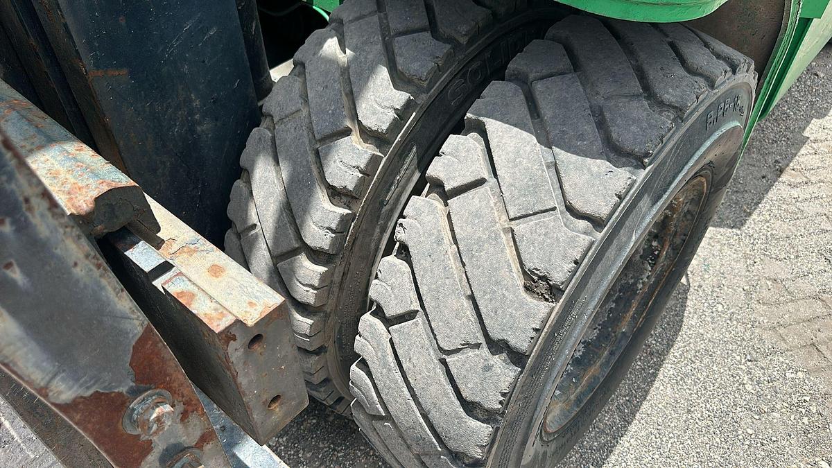 Used 2010 TOYOTA 5FD70 FORKLIFT 