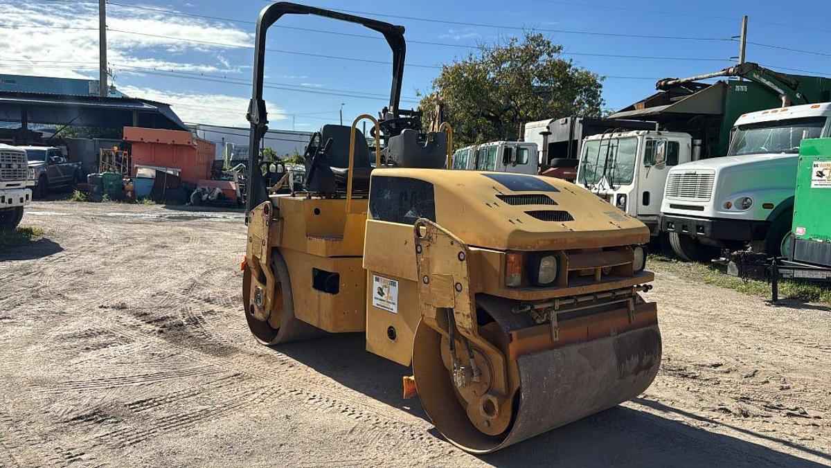 Used 2010 CATERPILLAR CB34 