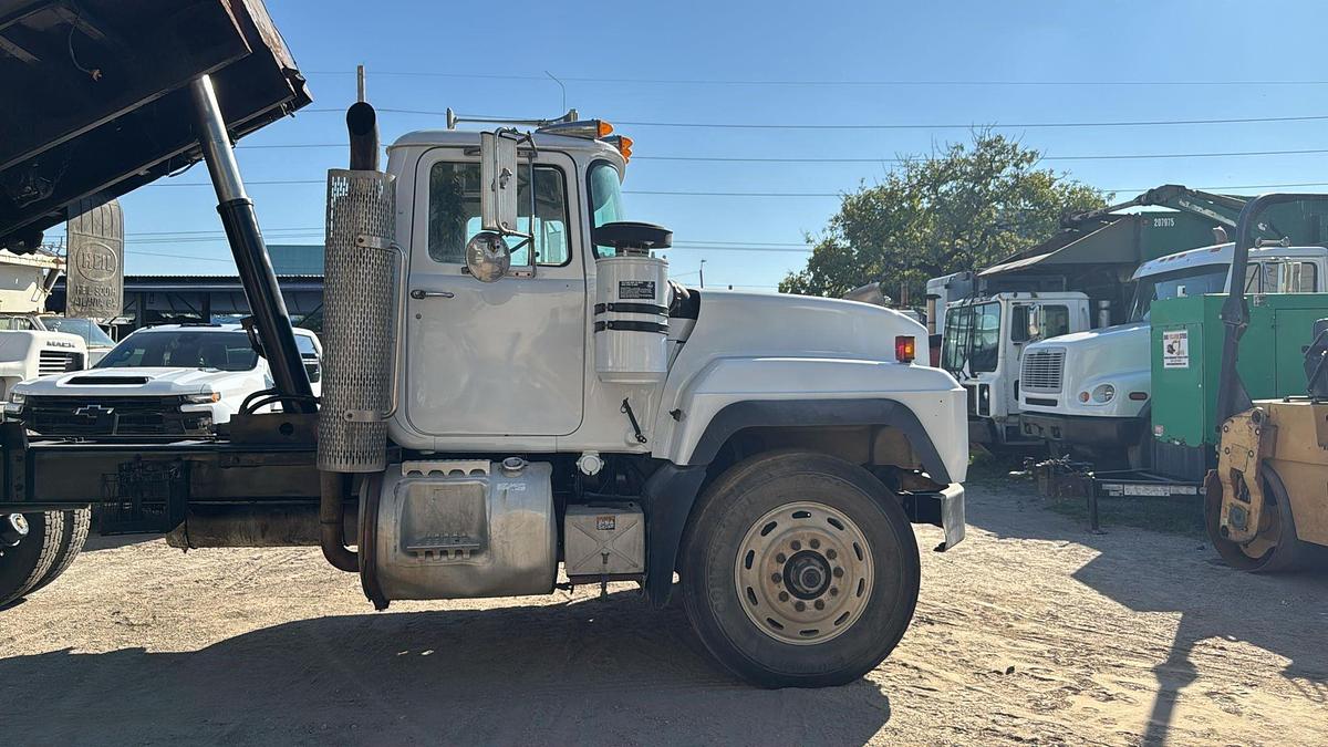 Used 1998 MACK RD688S