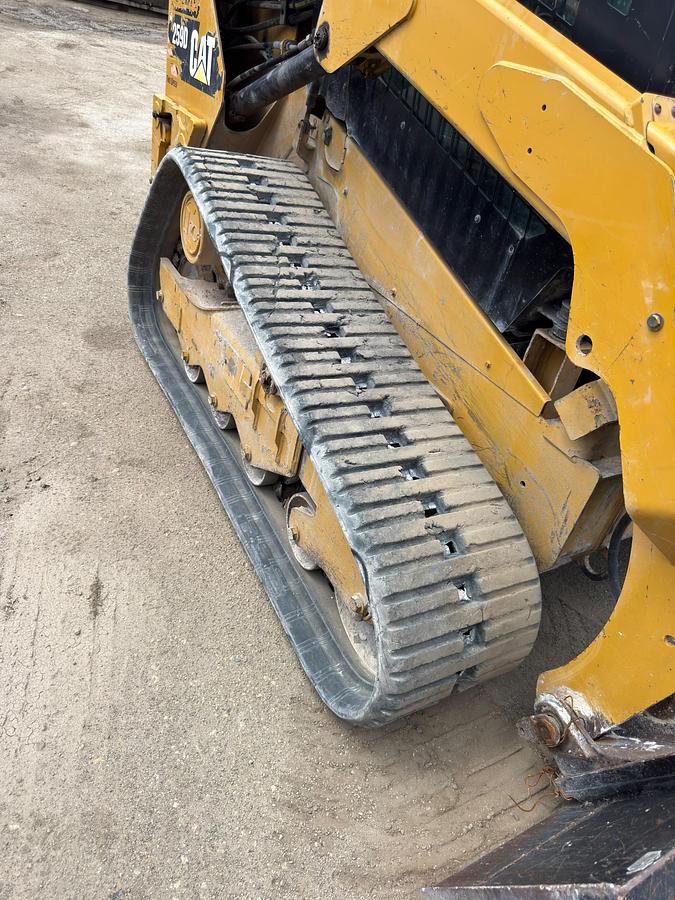 Used 2017 CATERPILLAR 259D TRACK STEER