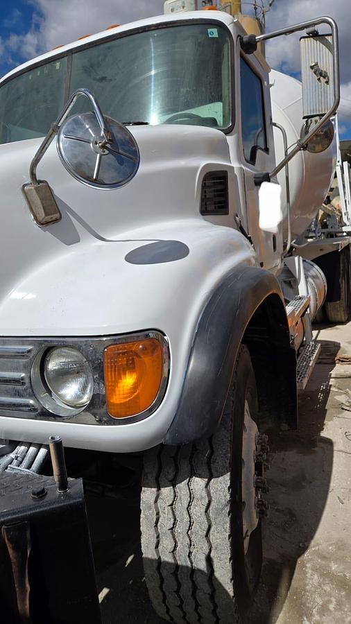Used 2003 MACK CV713 REAR MIXER