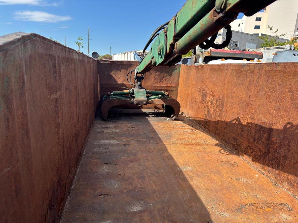 Used 2000 INTERNATIONAL 4700 GRAPPLE 