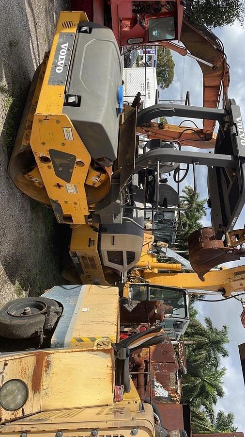 Used 2014 VOLVO DD110B