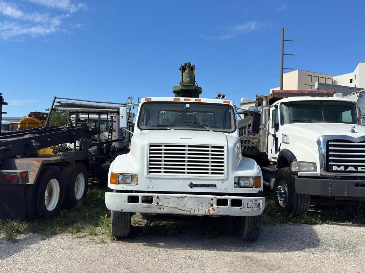 Used 2000 INTERNATIONAL 4700 GRAPPLE 