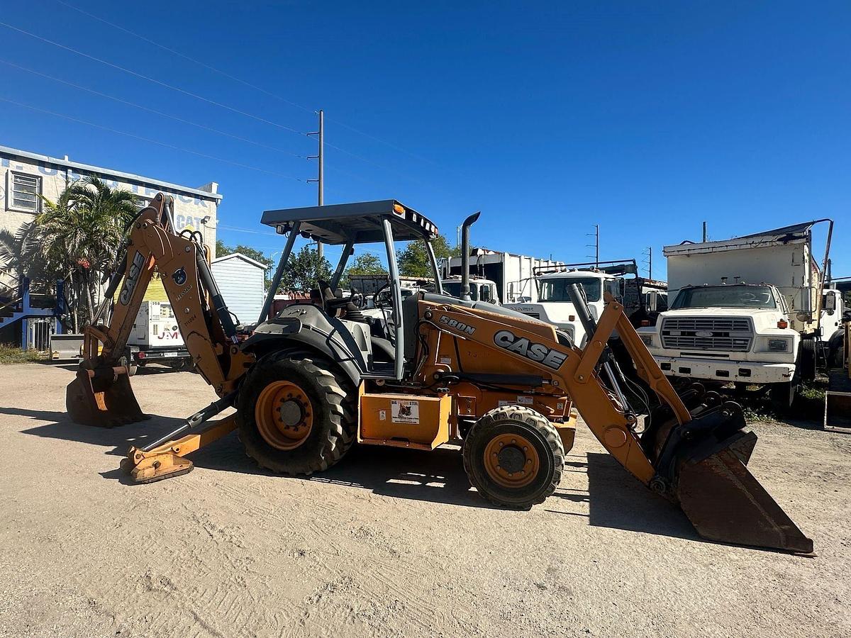 Used 2016 CASE 580N EP