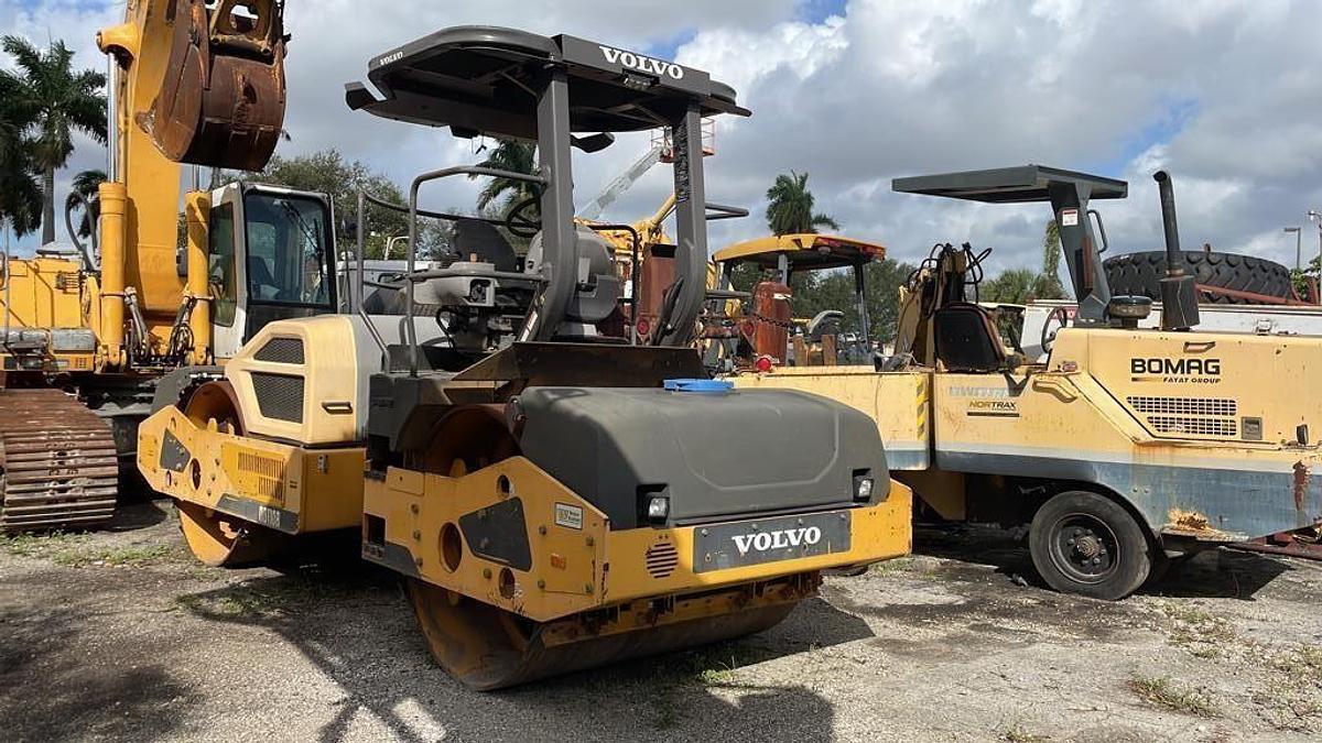 Used 2014 VOLVO DD110B