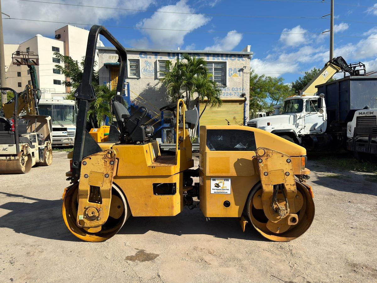 Used 2010 CATERPILLAR CB34