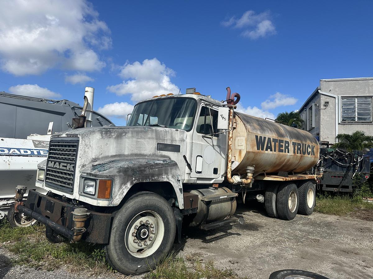 Used 2004 MACK CV713 GRANITE DUMP TRUCKS