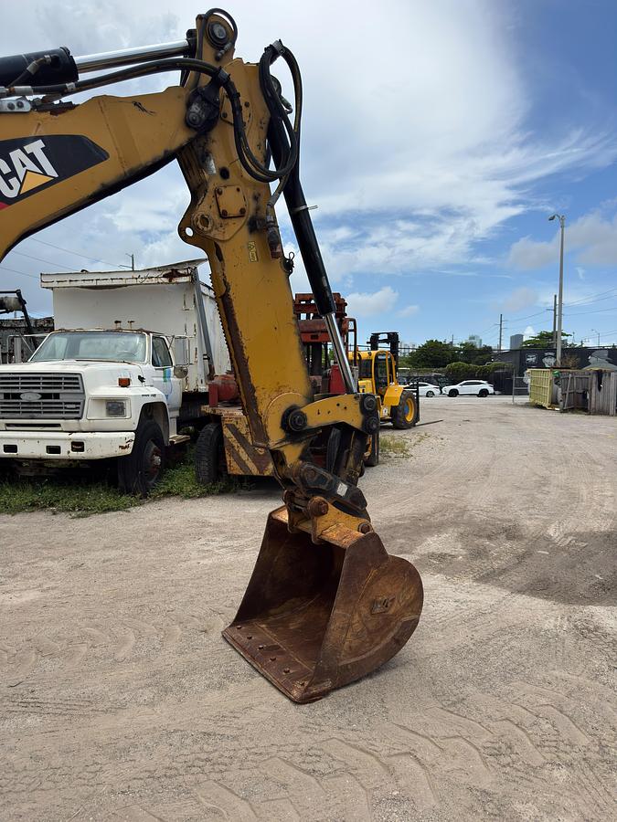 Used 2016 CATERPILLAR 420F-IT