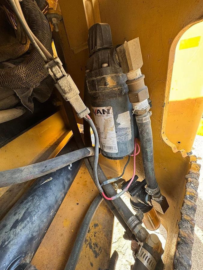 Used 2010 CATERPILLAR CB34