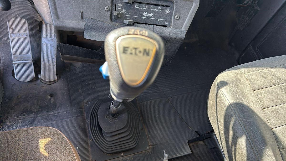 Used 1998 MACK RD688S