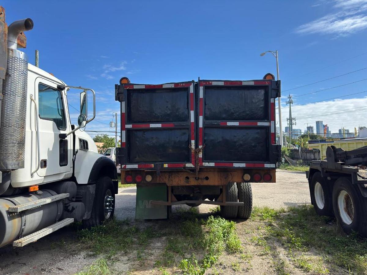 Used 2000 INTERNATIONAL 4700 GRAPPLE 