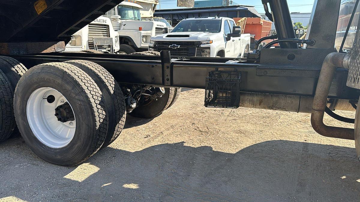 Used 1998 MACK RD688S