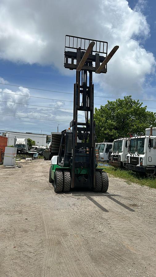 Used 2010 TOYOTA 5FD70 FORKLIFT 