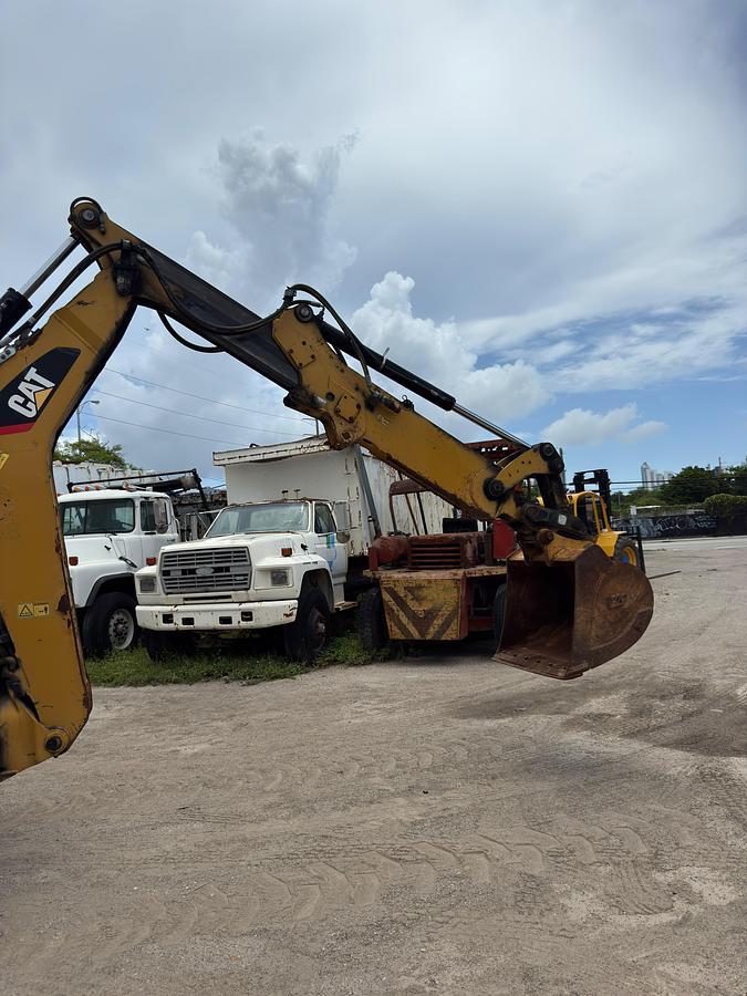 Used 2016 CATERPILLAR 420F-IT