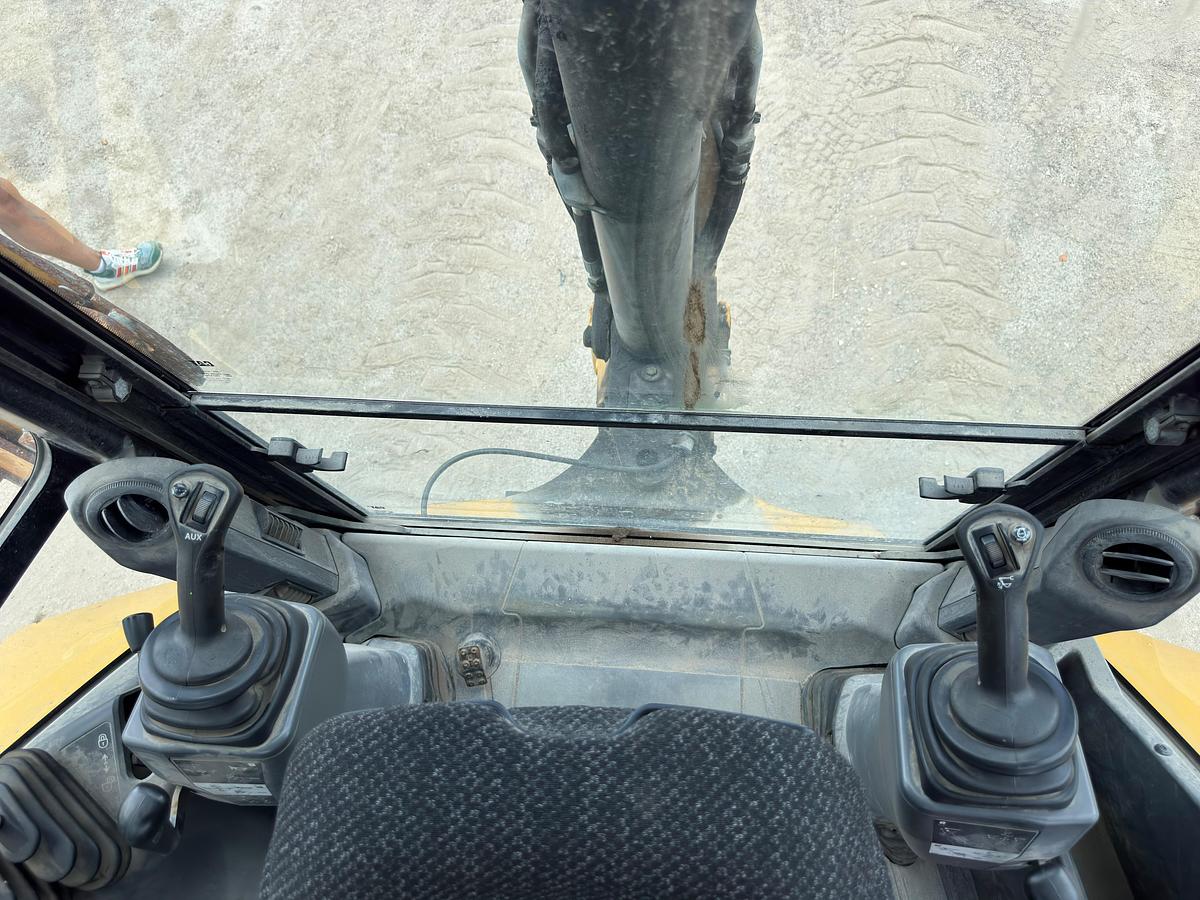 Used 2016 CATERPILLAR 420F-IT