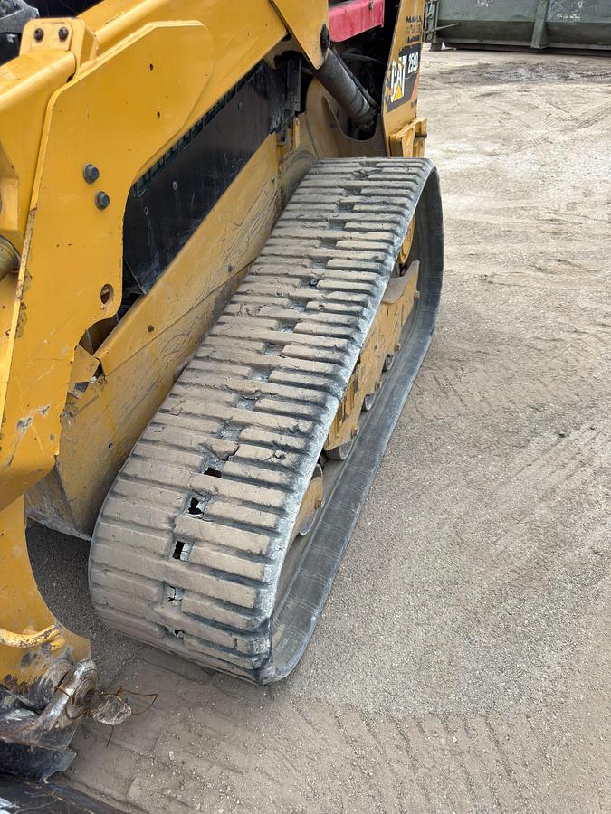 Used 2017 CATERPILLAR 259D TRACK STEER