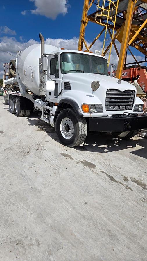 Used 2003 MACK CV713 REAR MIXER