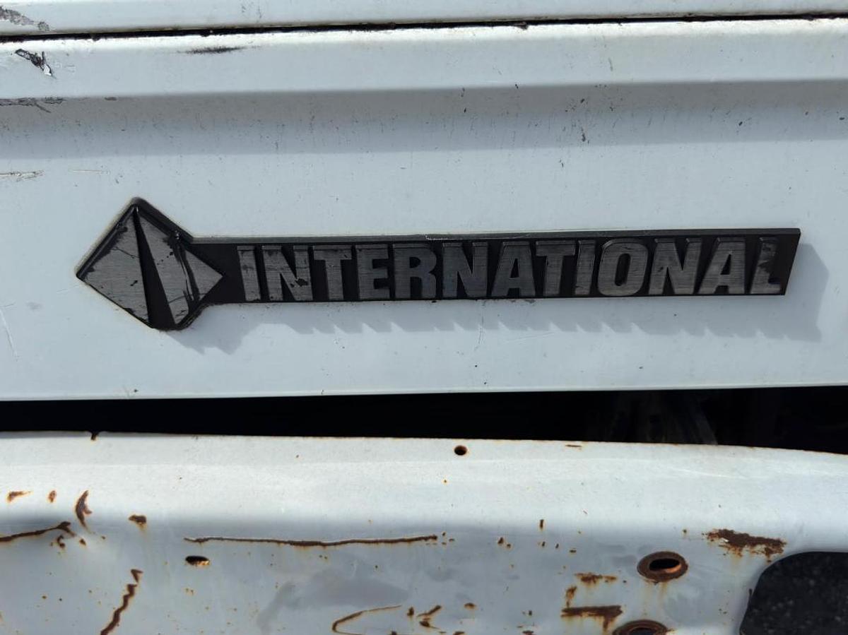 Used 2000 INTERNATIONAL 4700 GRAPPLE 