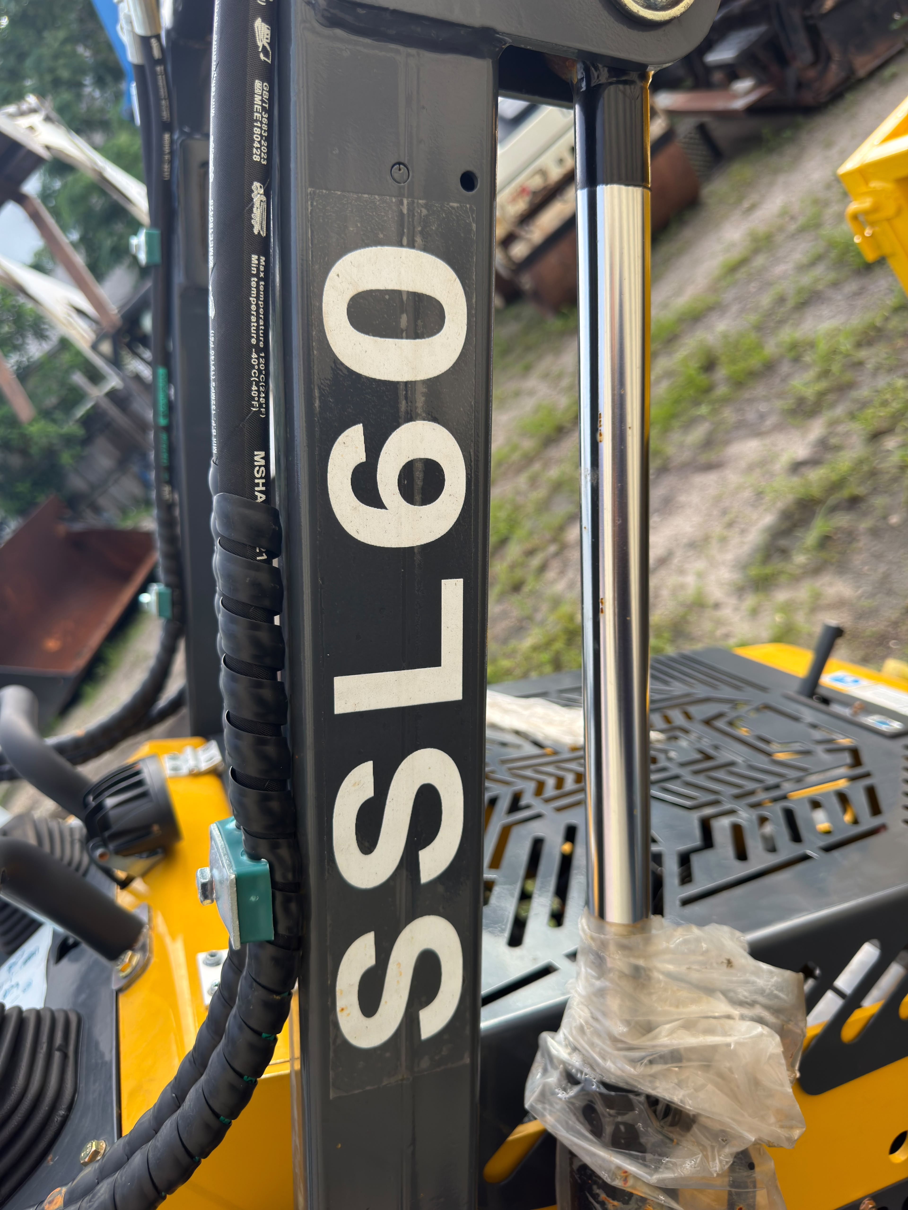 NEW SSL60 TRACK SKIDSTEER LOADER