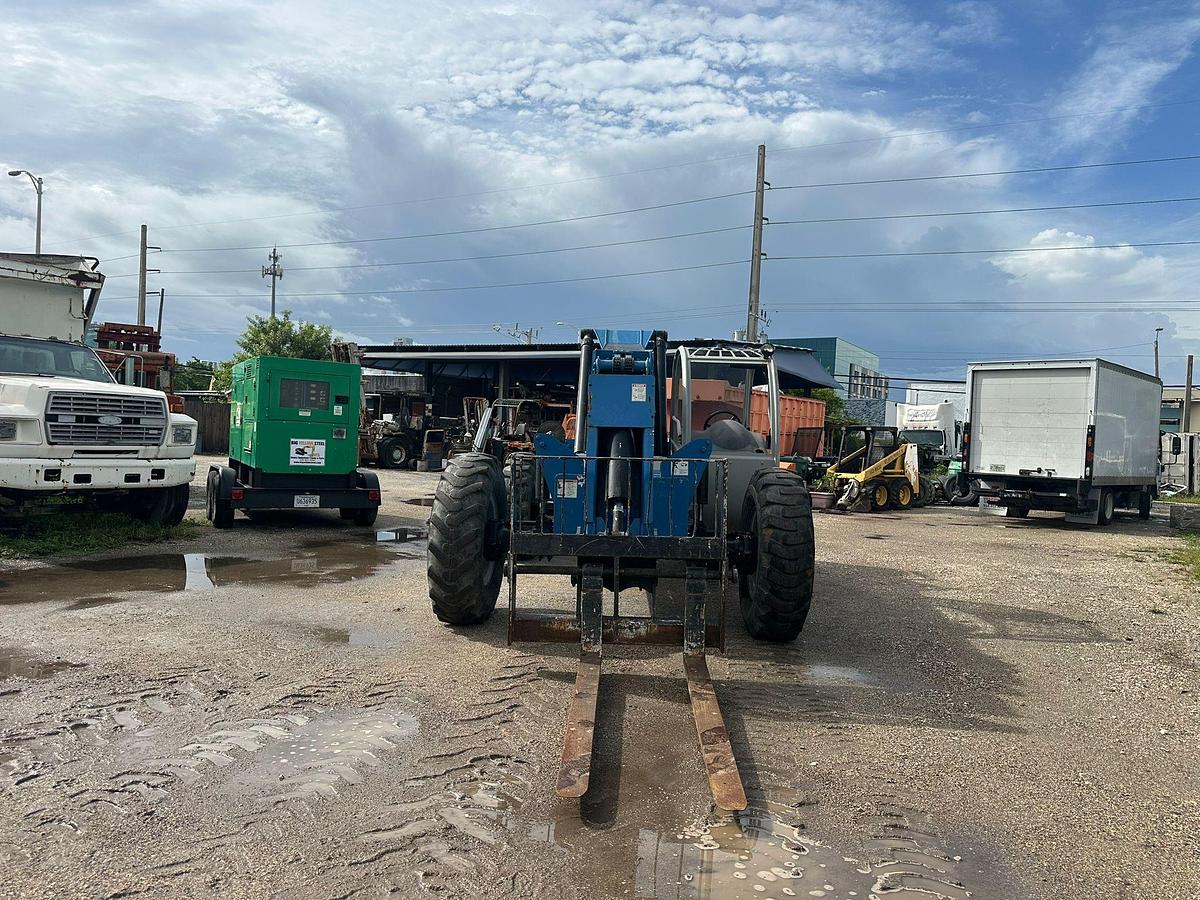 Used 2010 GENIE GTH-844 TELESCOPIC FORKLIFT 
