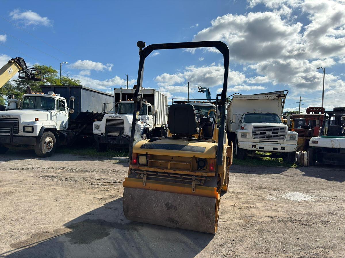 Used 2010 CATERPILLAR CB34