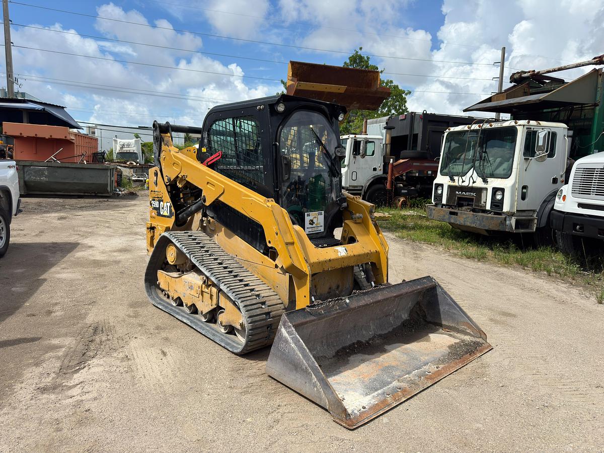 Used 2017 CATERPILLAR 259D TRACK STEER