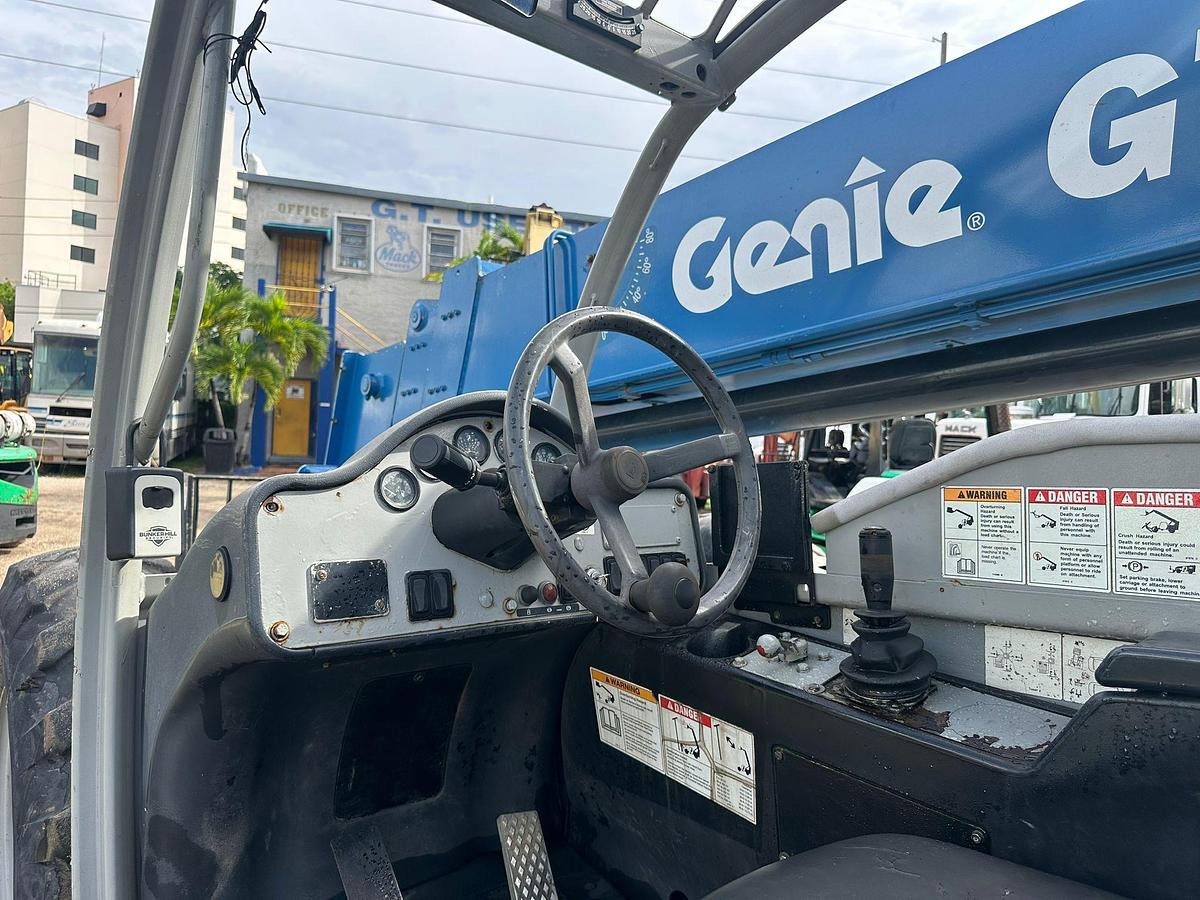 Used 2010 GENIE GTH-844 TELESCOPIC FORKLIFT 