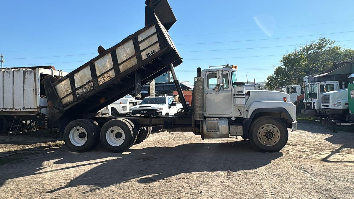 Used 1998 MACK RD688S