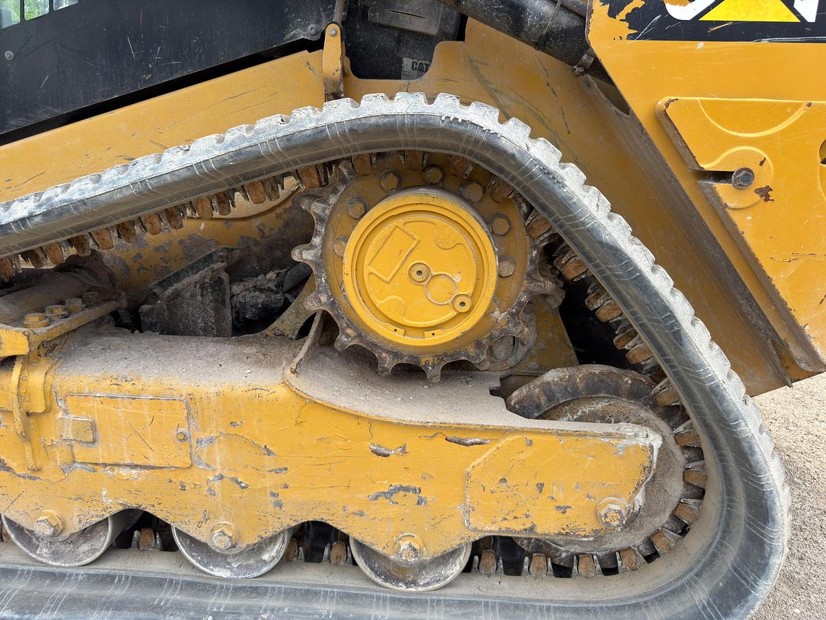 Used 2017 CATERPILLAR 259D TRACK STEER
