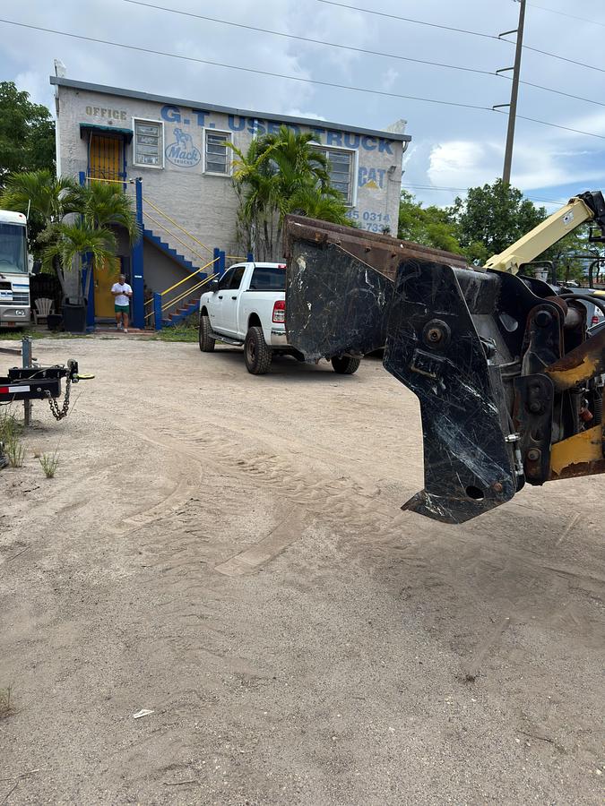 Used 2016 CATERPILLAR 420F-IT